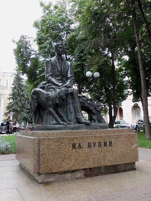 Памятник Ивану Бунину